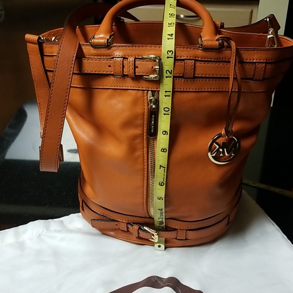 Michael Kors Bucket - Picture 10 of 16